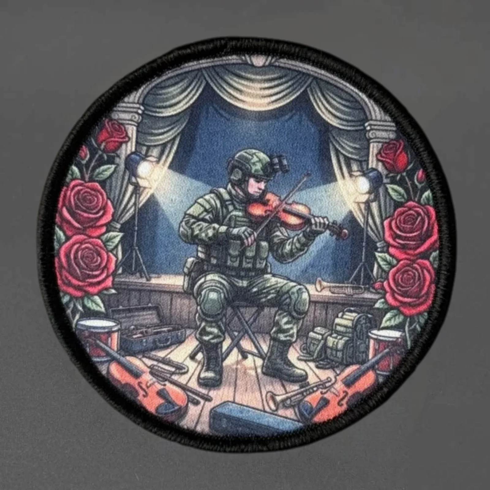 Parche táctico Rose con diseño de músico y cierre de velcro - imagen 2