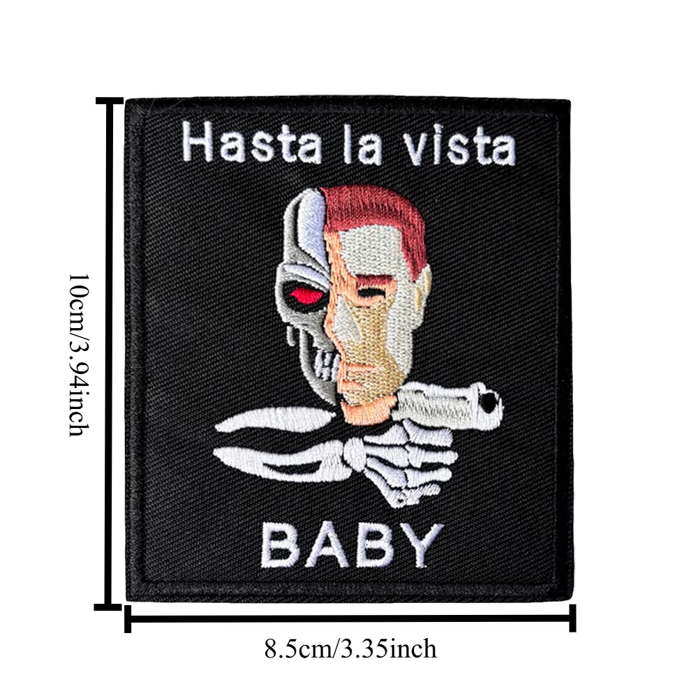 Detalle del parche táctico y su acabado bordado