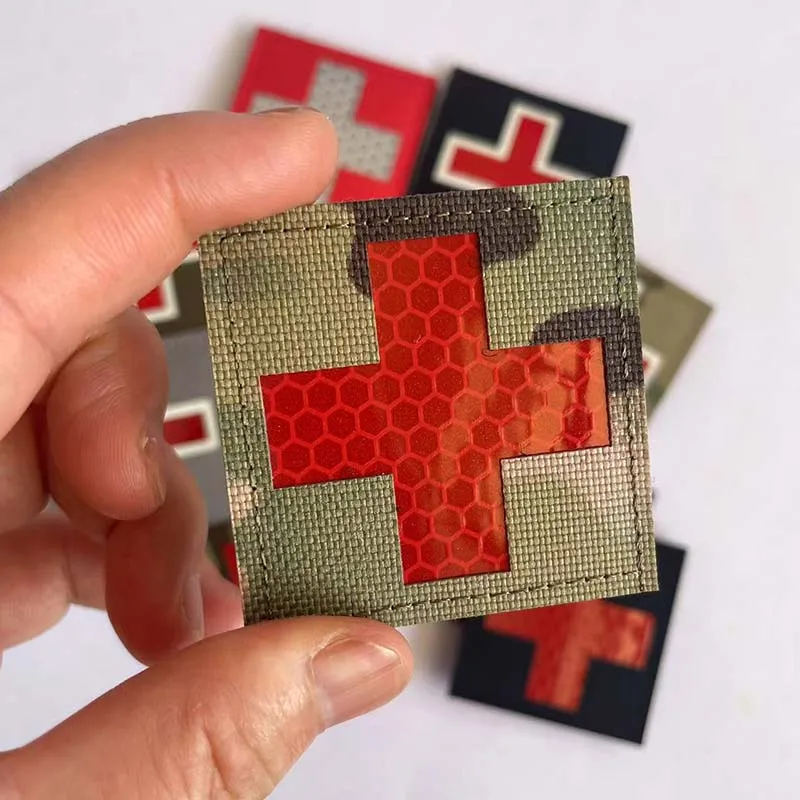 Parche reflectante cruz roja primeros auxilios militar brazalete