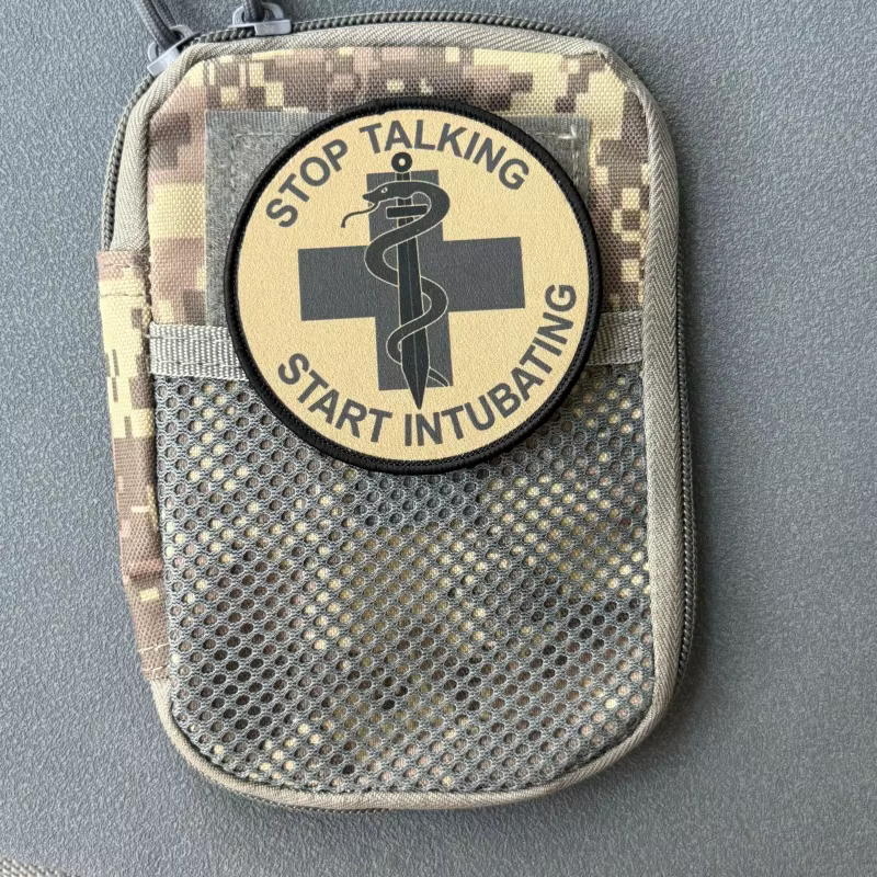 Parche médico Stop Talking Start Intubating, con gancho y bucle táctica