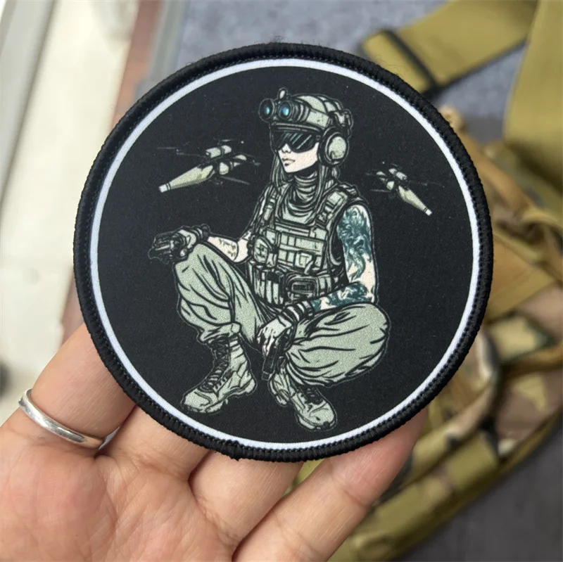 Parche táctico militar con insignia de chica para ropa y mochila - imagen 3