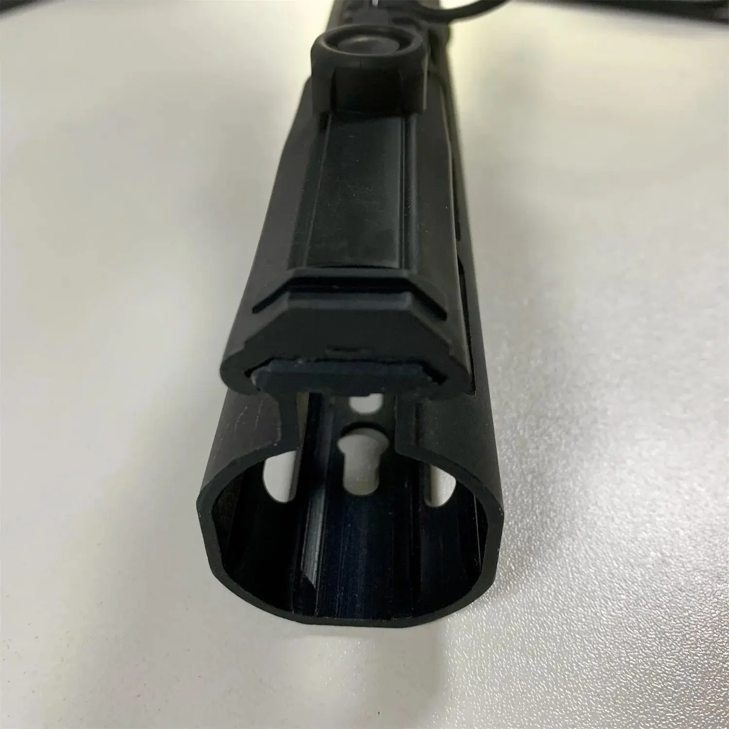 Linterna táctica SureFire M600B para riel Picatinny pistola y rifle