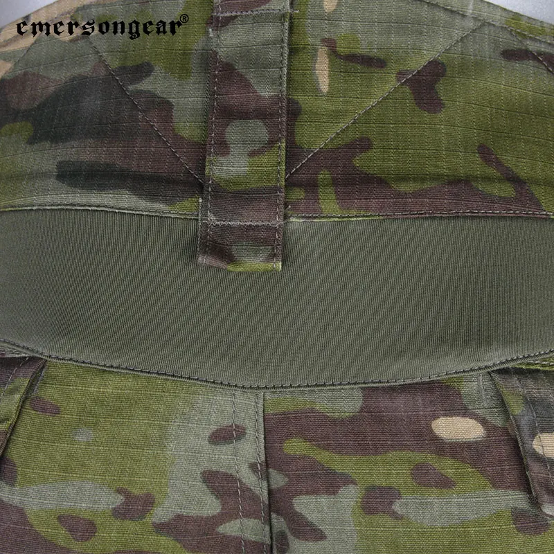 Vista lateral del conjunto táctico Emersongear BDU