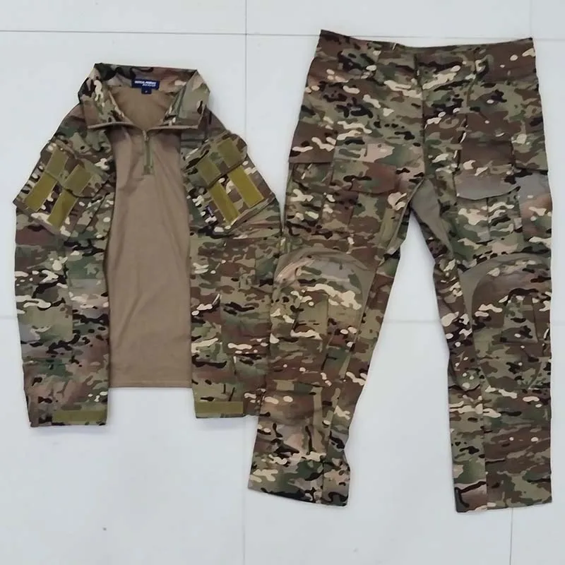 Detalle de puños ajustables en camuflaje táctico