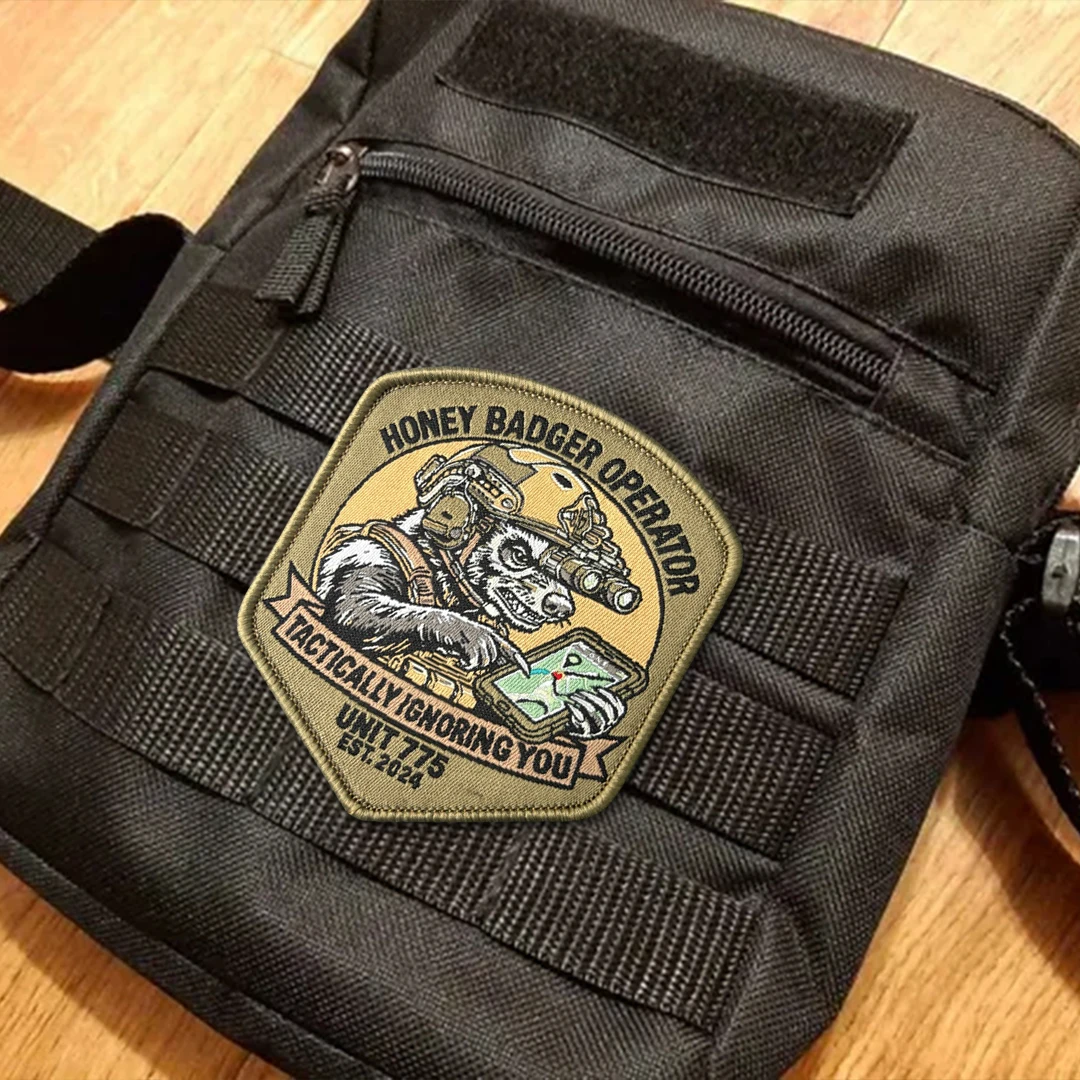 Parche táctico Honey Badger Operator con velcro para mochila - imagen 2
