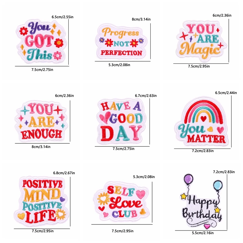 Parche con texto “Stay Positive” y nube