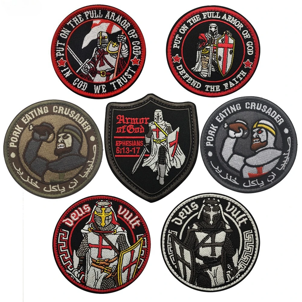 Parche táctico bordado Deus Vult con gancho y bucle para brazalete - imagen 4