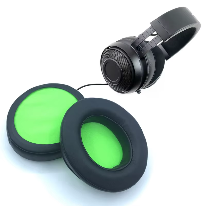 Almohadilla puesta sobre un auricular Razer Kraken