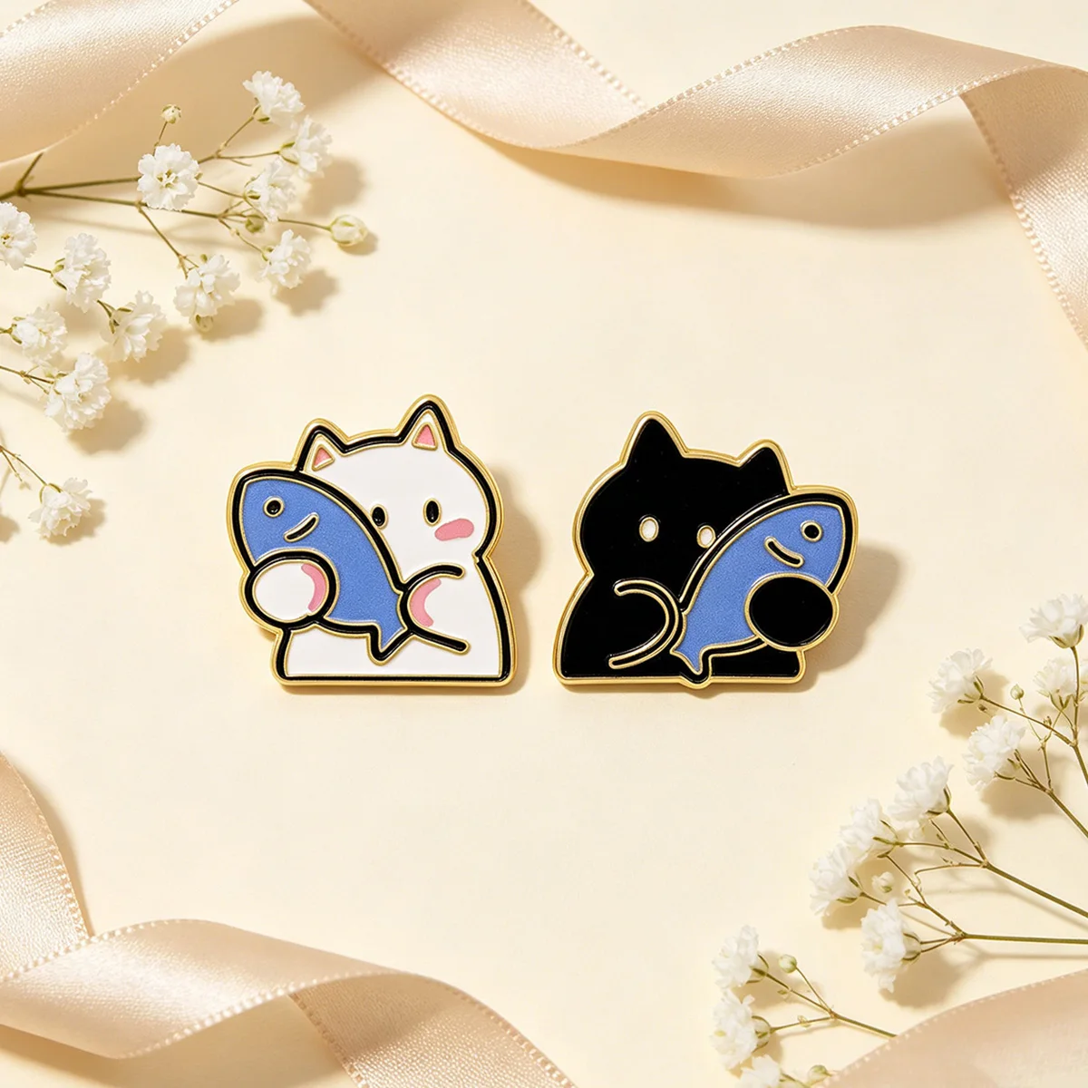 Broche de esmalte gato en metal – accesorio para mochila y sombrero - imagen 3