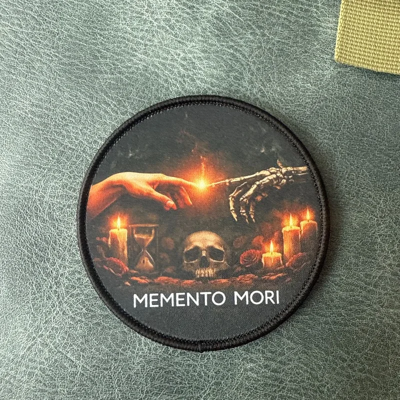 Parche táctico Memento Mori calavera y vela con velcro - imagen 4