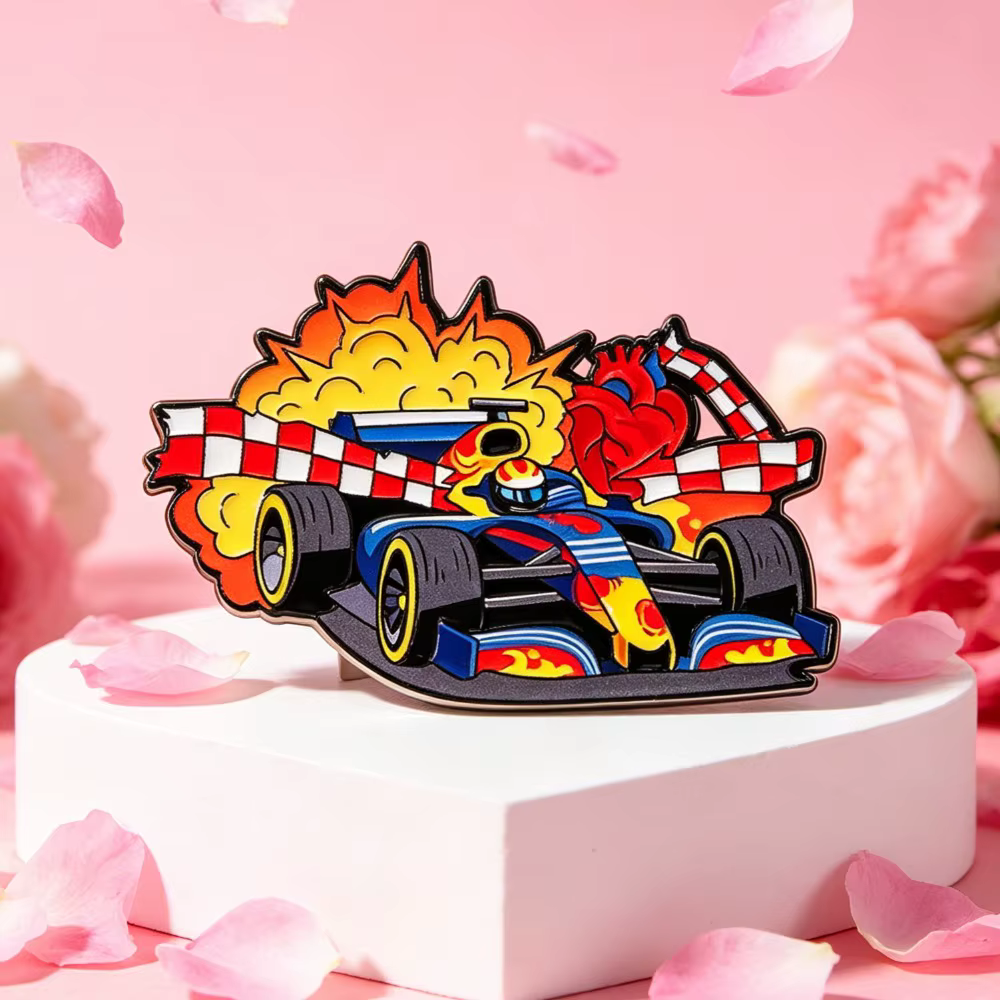 Insignias esmaltadas coche de carreras con bandera a cuadros - imagen 4