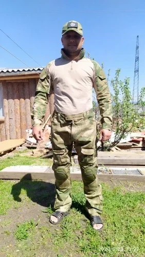 Pantalón cargo con rodilleras y bolsillos