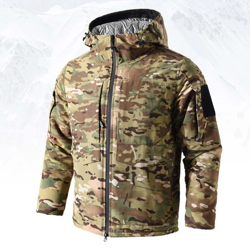 Vista frontal de la chaqueta camuflada