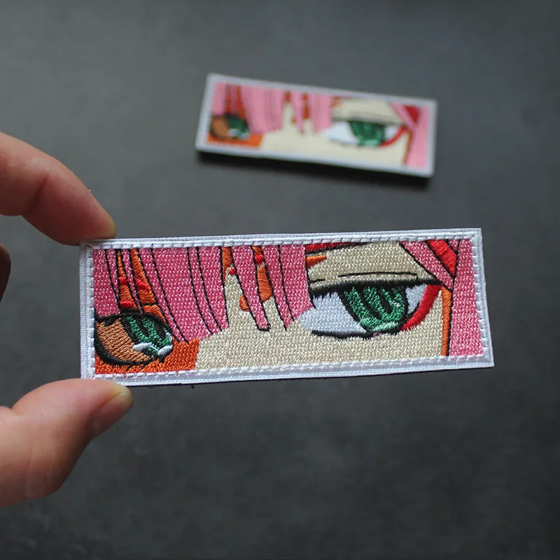 Parche bordado ojos de niña - media cara, pelo rojo, accesorio táctico - imagen 4