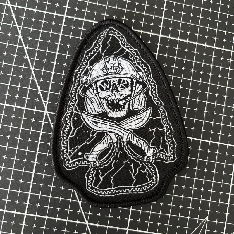 Parche táctico bordado calavera flecha garra para gancho y bucle - imagen 4