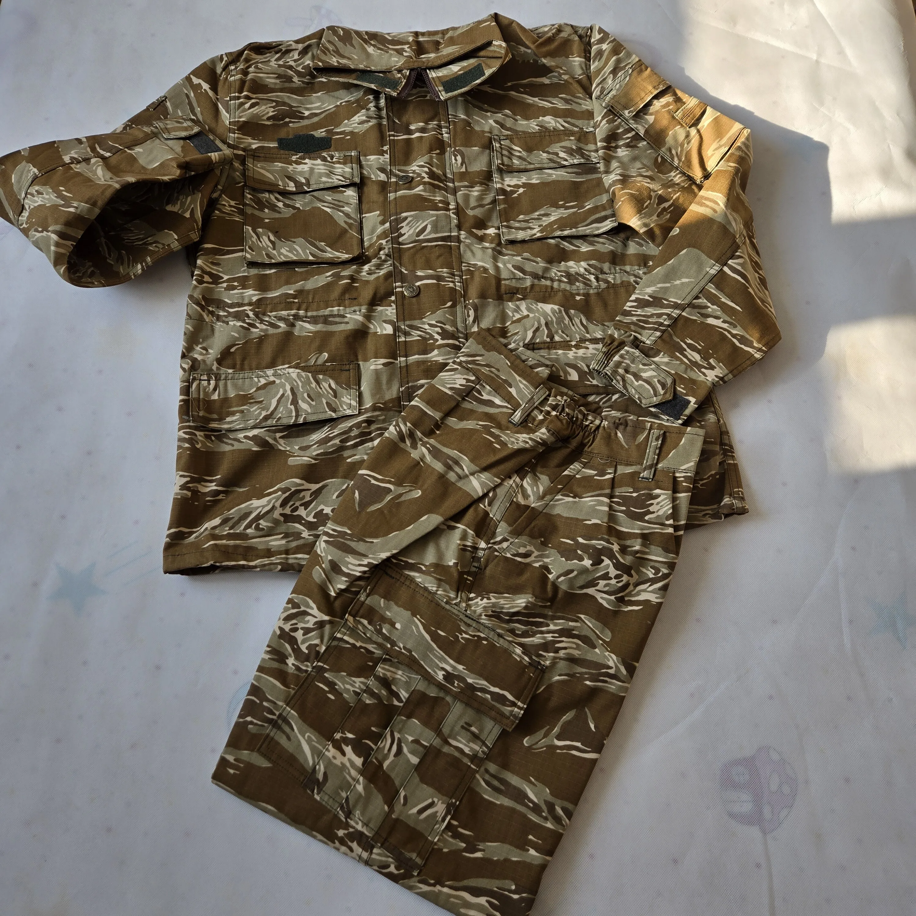 Conjunto de Camuflaje Táctico Resistente con Múltiples Bolsillos - imagen 2
