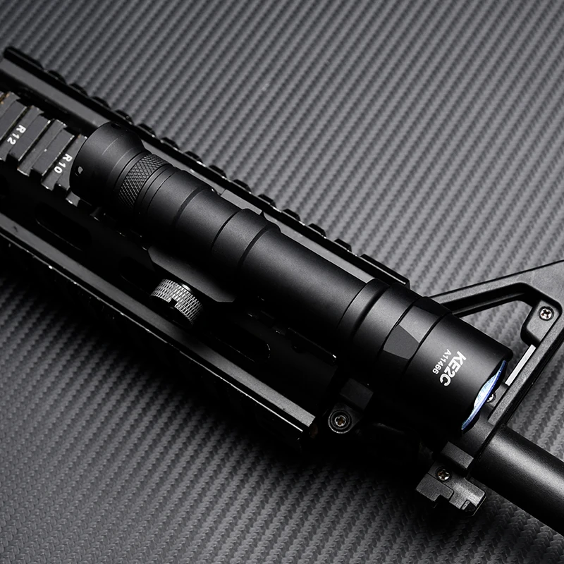 Airsoft SF M300C Mini linterna táctica con soporte Picatinny