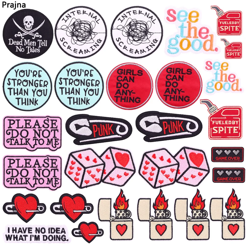 Parches bordados con diseño de dados corazón