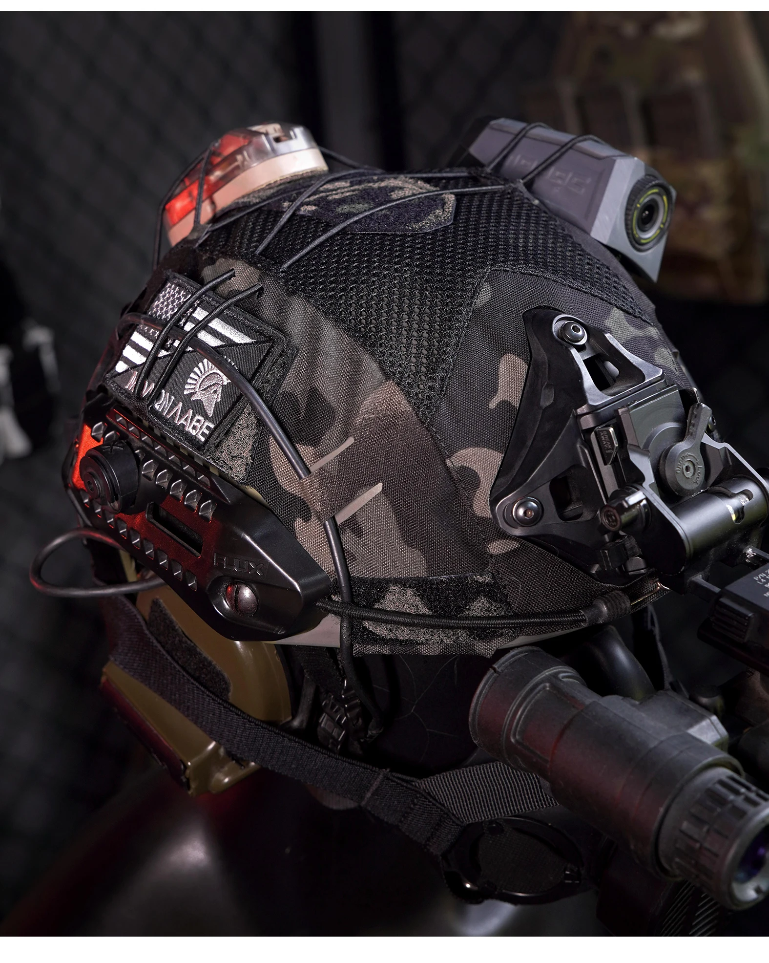 Funda táctica y gorro de camuflaje para casco