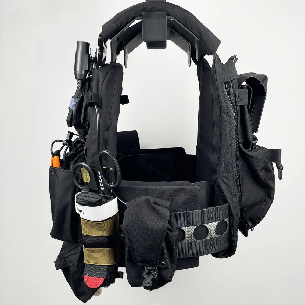 Conjunto completo del chaleco FCPC V5 en uso