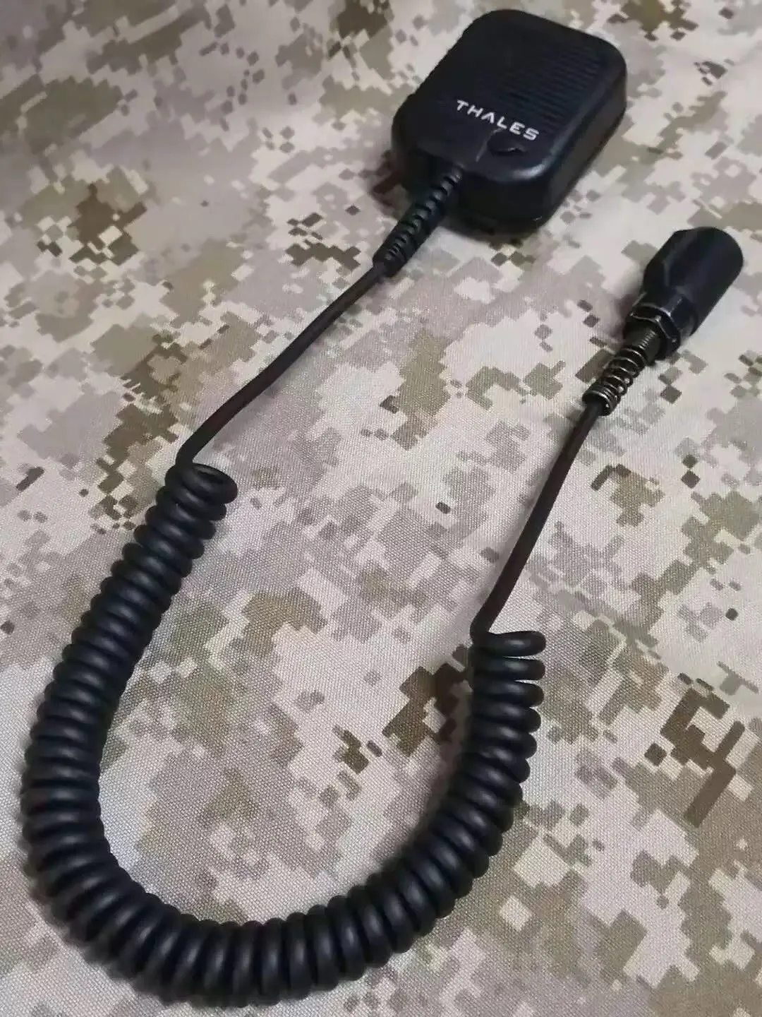 Micrófono táctico impermeable PRC152 con auricular y control volumen - imagen 2