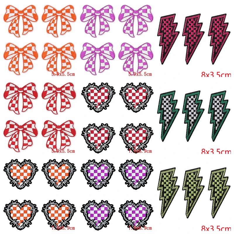 Parches bordados con diseños de ajedrez, lazo, corazón y rayo