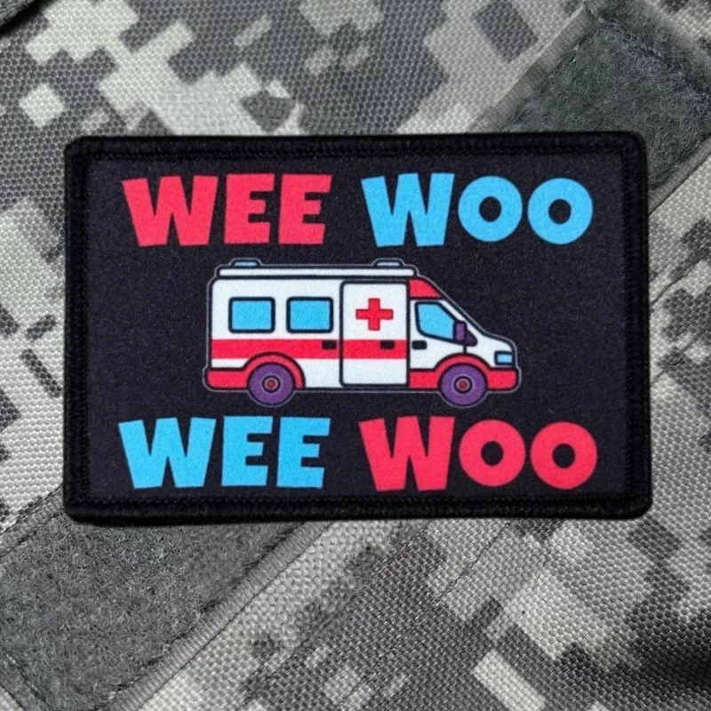 Parche táctico ambulancia Wee Woo con velcro gancho y bucle - imagen 3