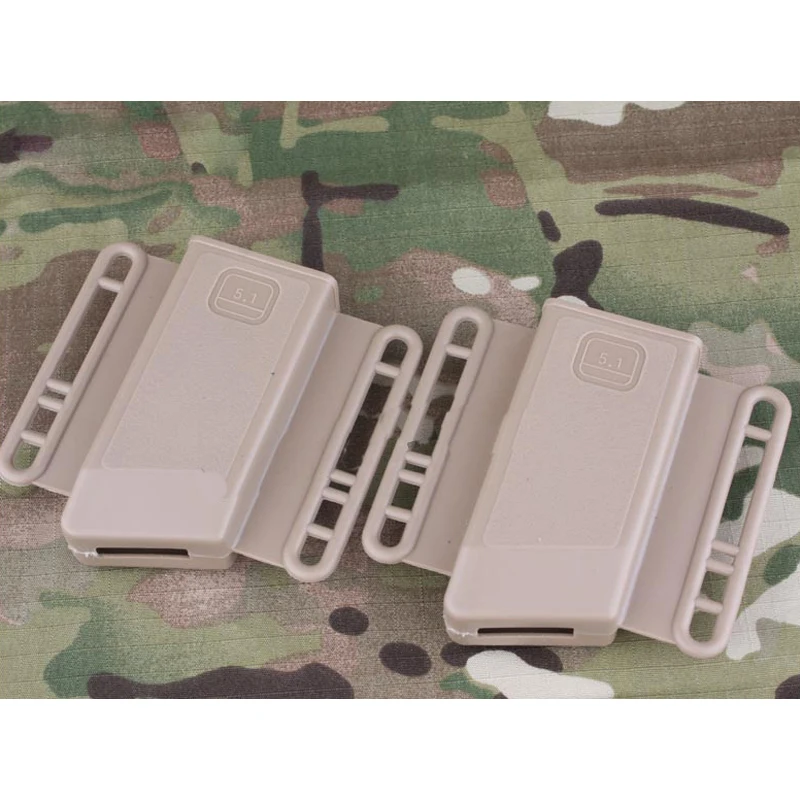 Funda instalada en cinturón táctico