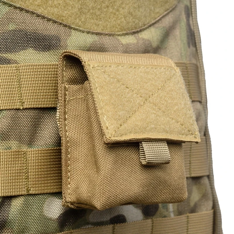 Anclaje MOLLE y detalles de velcro