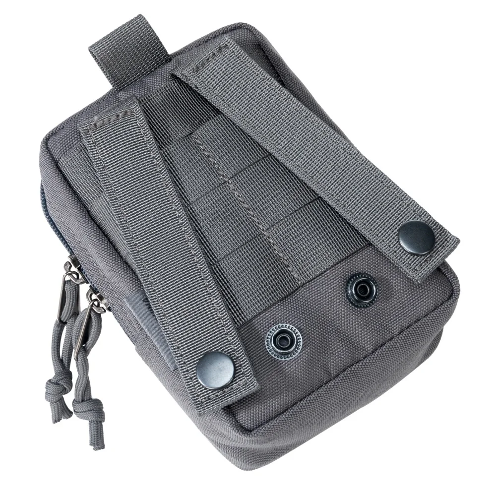 Bolsa en color verde militar con detalle del bolsillo frontal