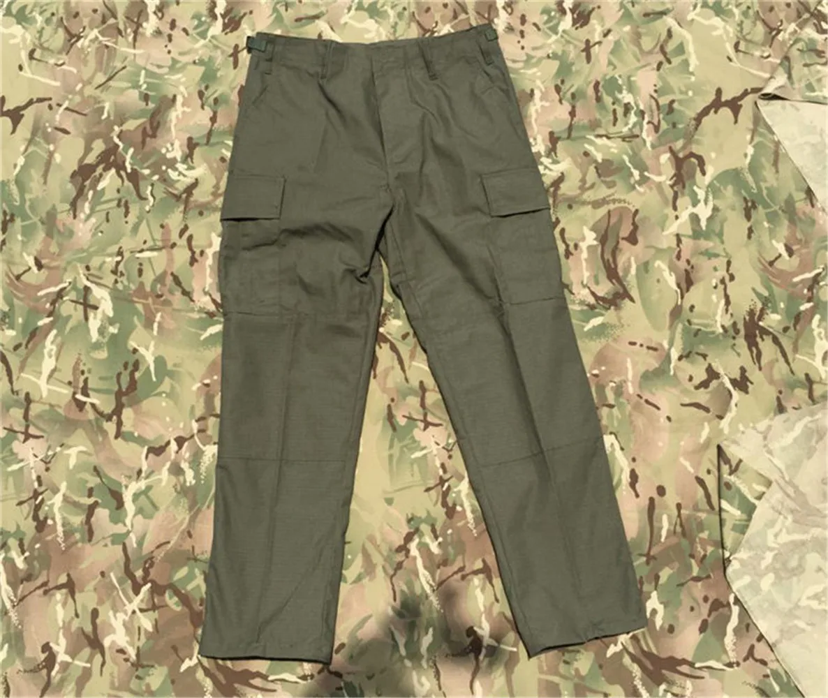 Detalle del pantalón y costuras