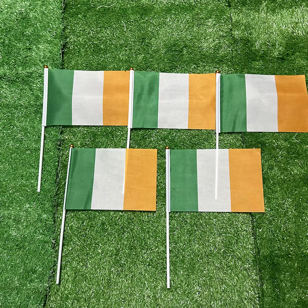 Bandera de Irlanda de 14*21cm con asta de plástico