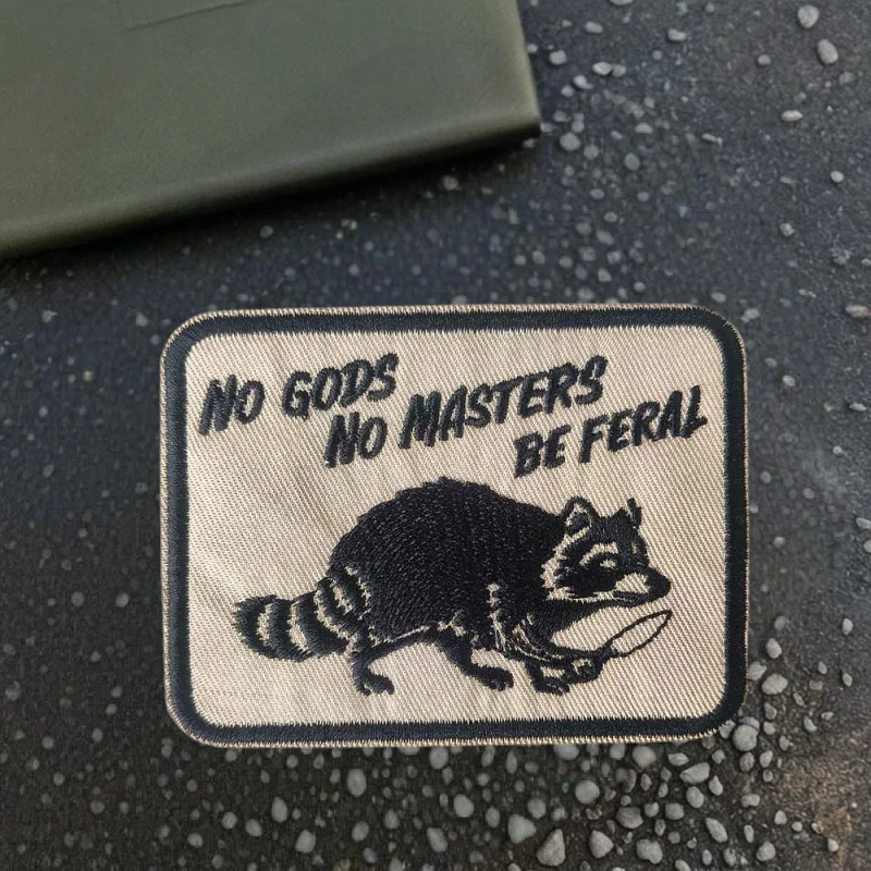 Parche bordado mapache No Gods No Masters – gancho y bucle para brazalete - imagen 5