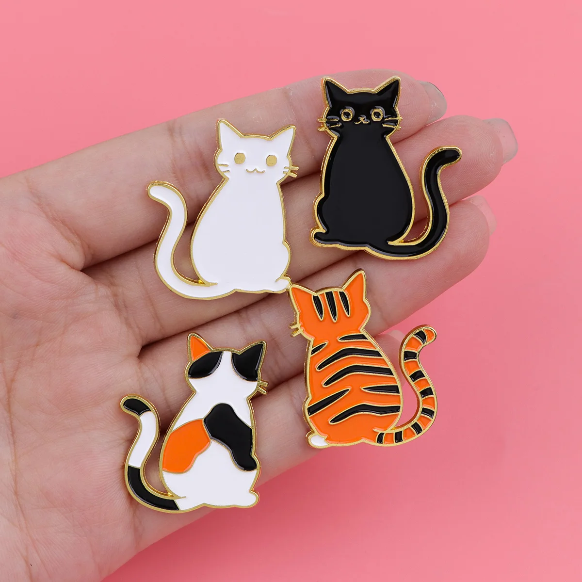 Detalle del acabado esmaltado del broche