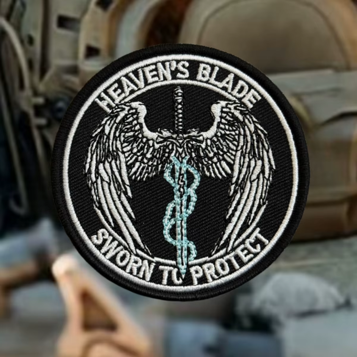Parche táctico bordado con velcro espada y alas de ángel para mochila - imagen 5
