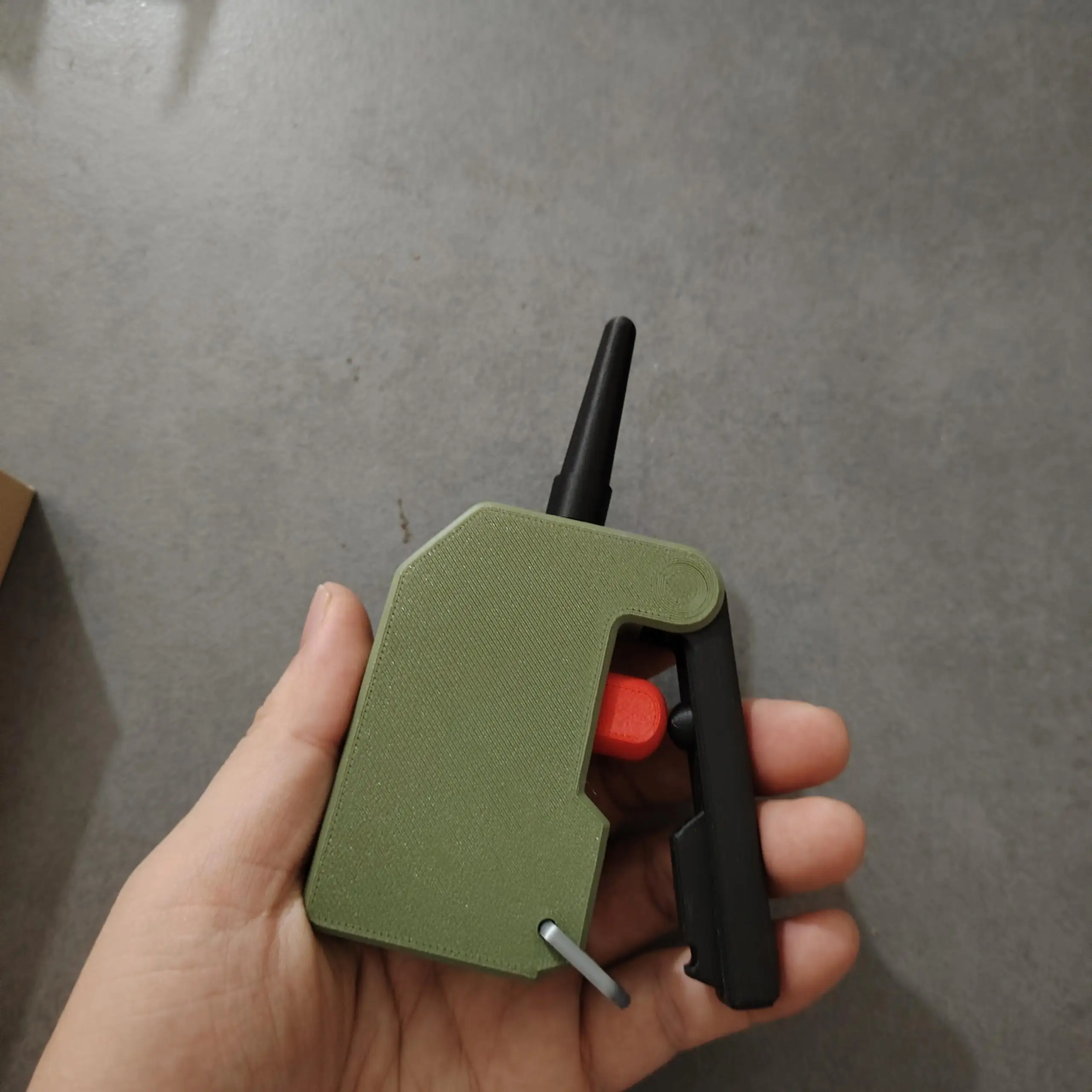 Réplica C4 no funcional con mando – Cosplay y colección - imagen 5