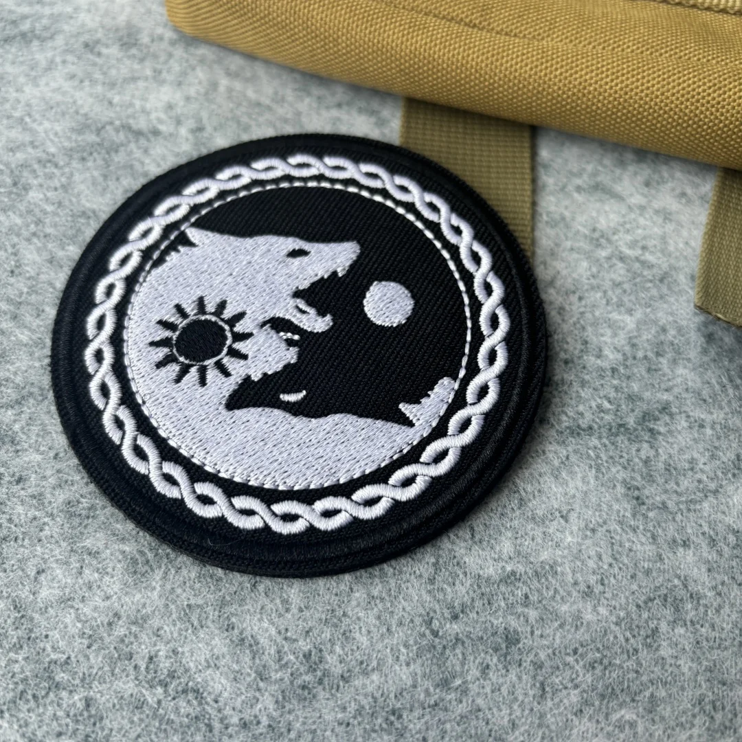 Parche militar bordado Yin Yang Fenrir – Gancho y bucle para mochila - imagen 2