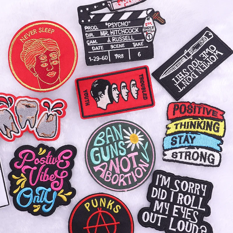 Parche punk rojo termoadhesivo – Para chaqueta o chaleco táctico - imagen 3