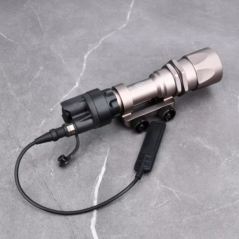 Surefir M951 linterna táctica blanca para carril Picatinny - imagen 2