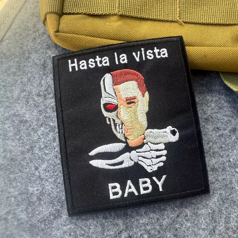 Parche táctico bordado media calavera con velcro chaqueta y mochila - imagen 2