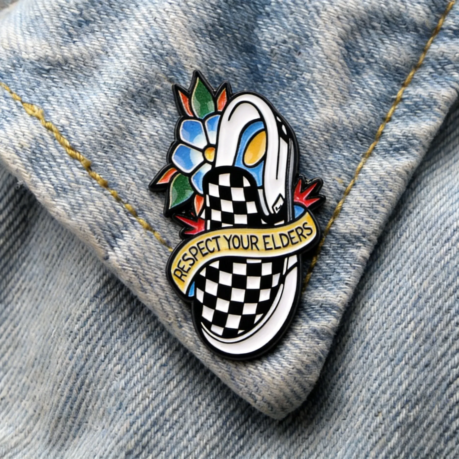 Pin de esmalte old school flores Respeta a tus mayores, broche - imagen 5