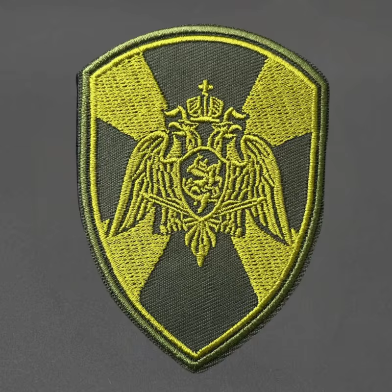 Parche bordado 3D con logotipo de águila visto de frente