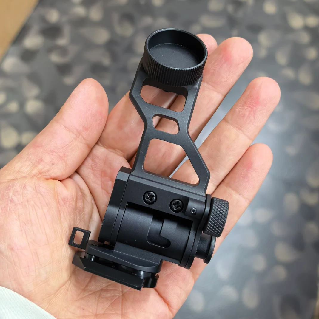 Soporte adaptador PVS-14 en J metálico para casco con puente Dovetail - imagen 2