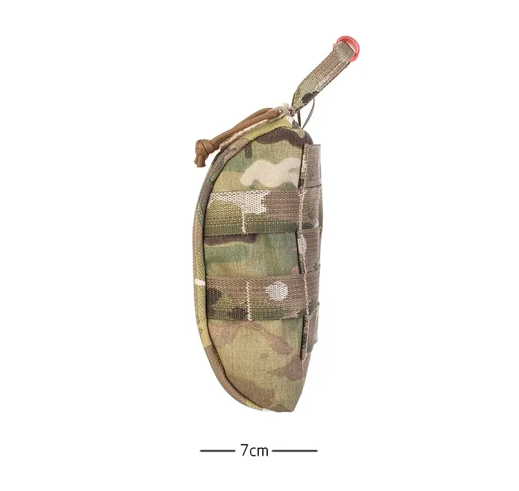 Detalle de la fijación/tipo MOLLE en bolsa táctica