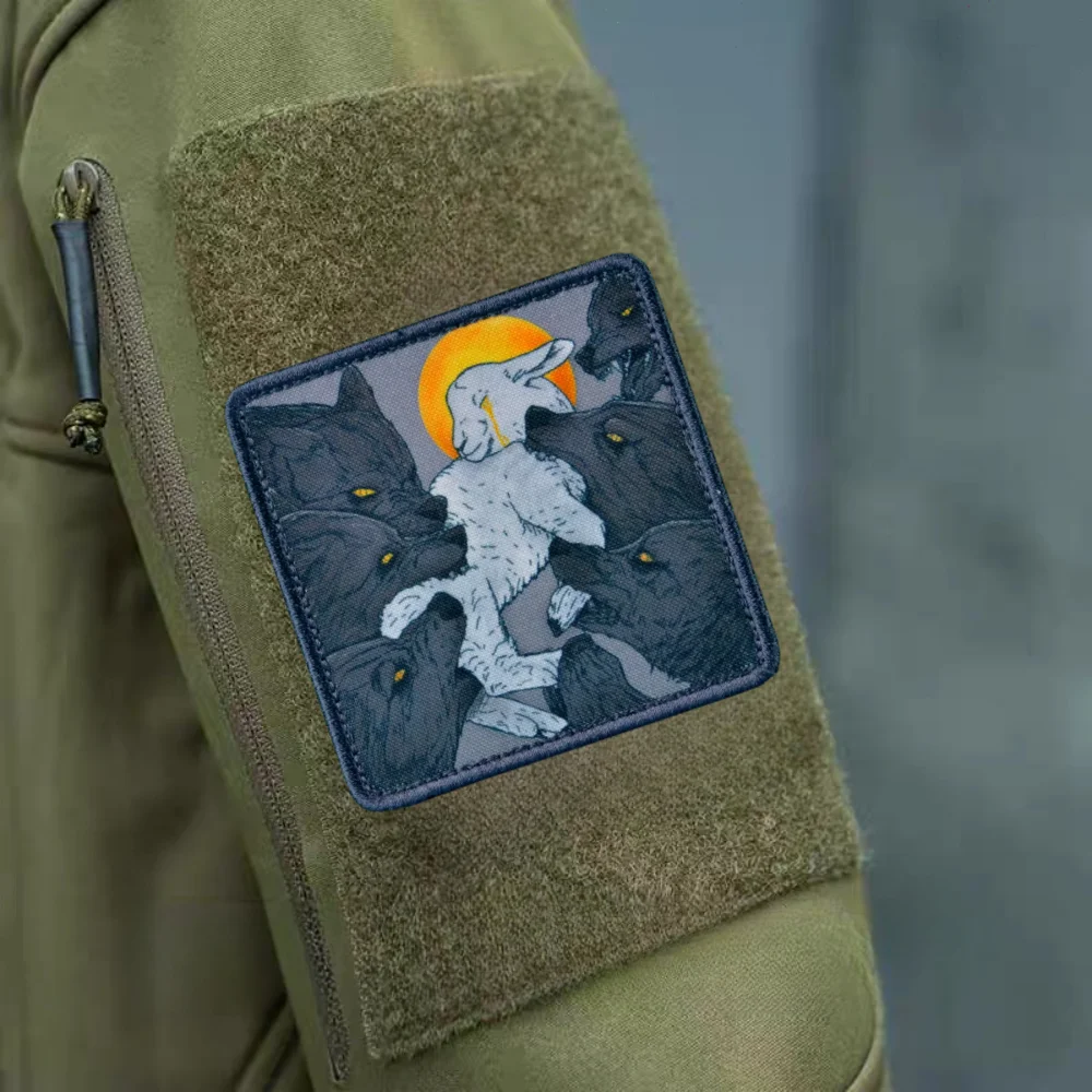Parche moral táctica oveja y lobo velcro para mochila - imagen 4