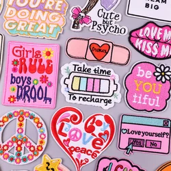 Parche bordado flores letras arcoíris rosa – Para coser o planchar