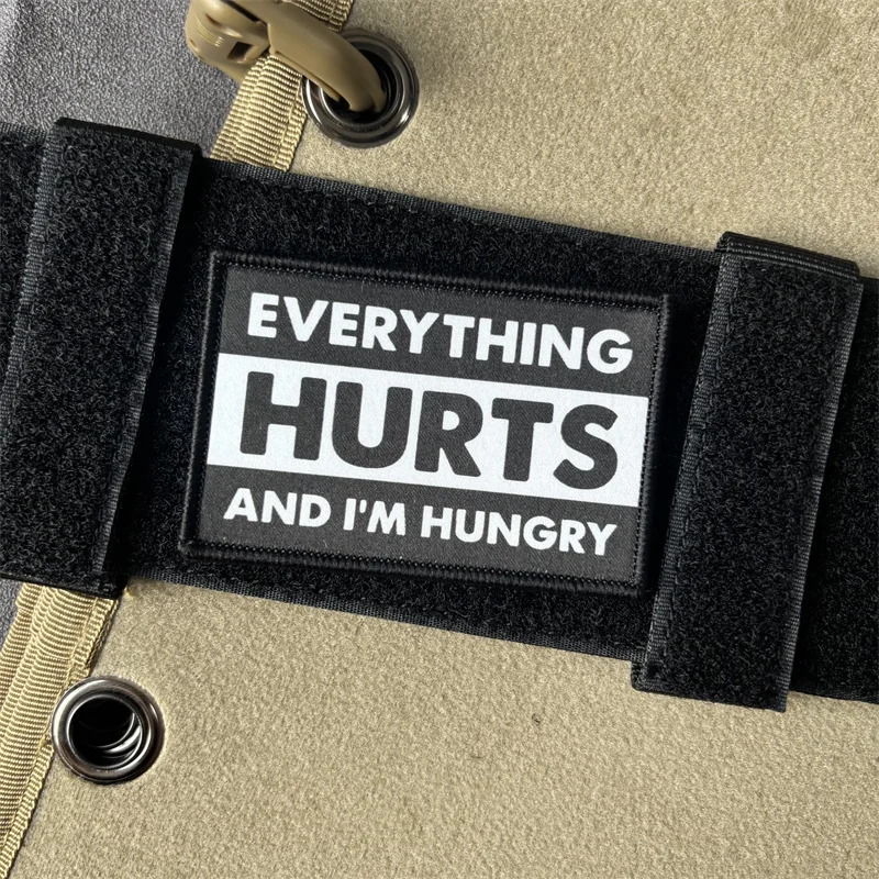 Parche táctico moral 'Everything Hurts' con gancho y bucle - imagen 3