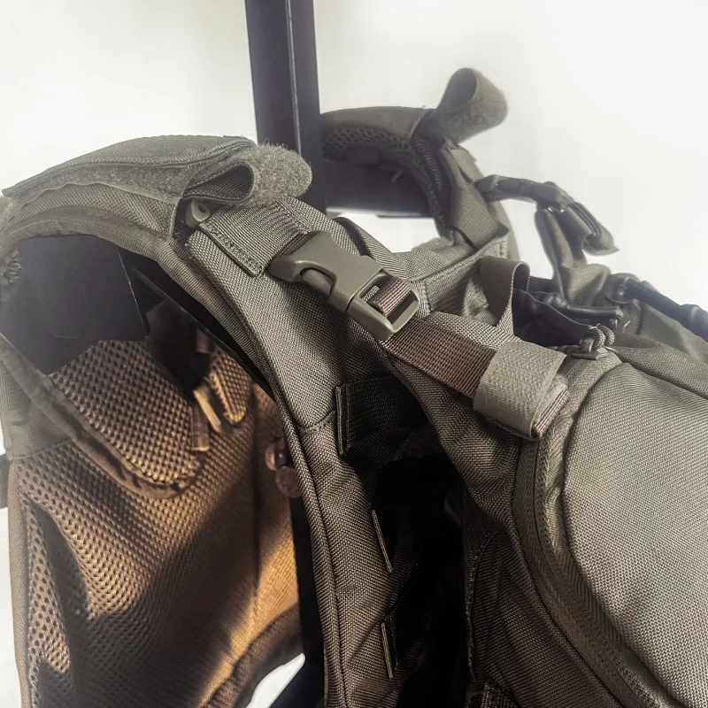 Mochila táctica con panel trasero acolchado para desplazamientos - imagen 2