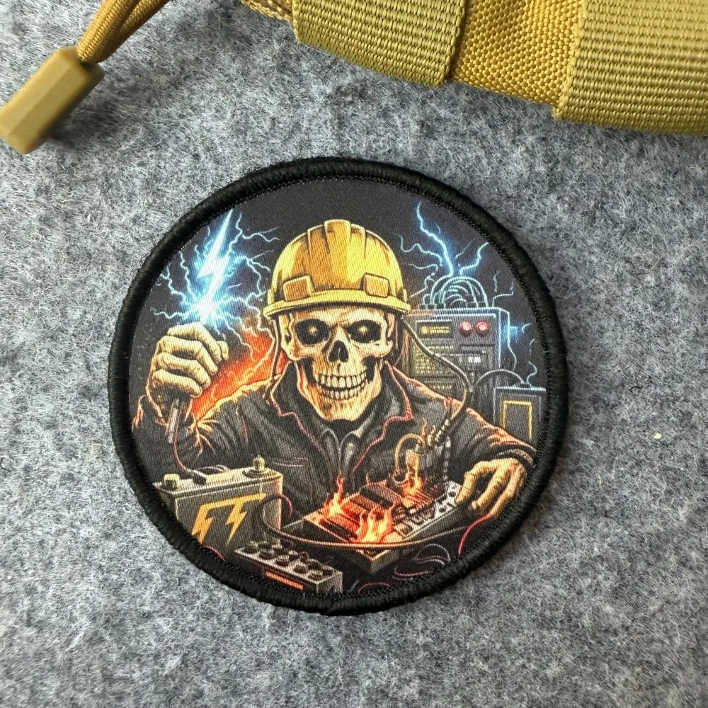 Parche táctico de moral con calavera y rayo para electricistas