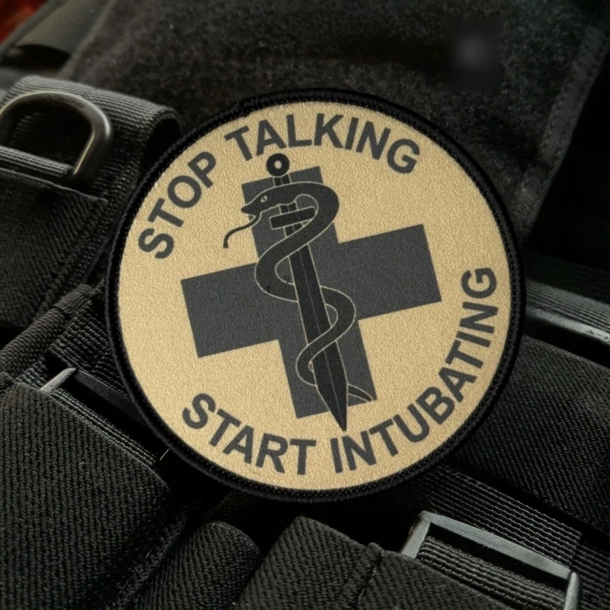 Parche táctico Morale serpiente y cruz con velcro para mochila - imagen 3